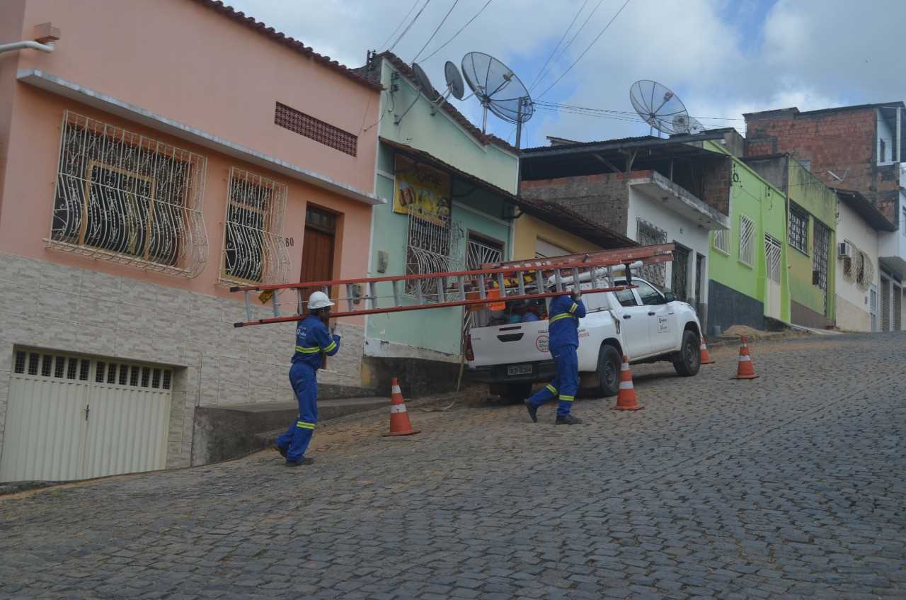 Camacã: Coelba inicia a troca de fiação e rede elétrica em pontos estratégicos da cidade
